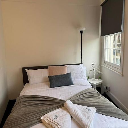 Room 4 • Double Bed In King'S Cross London Exterior photo