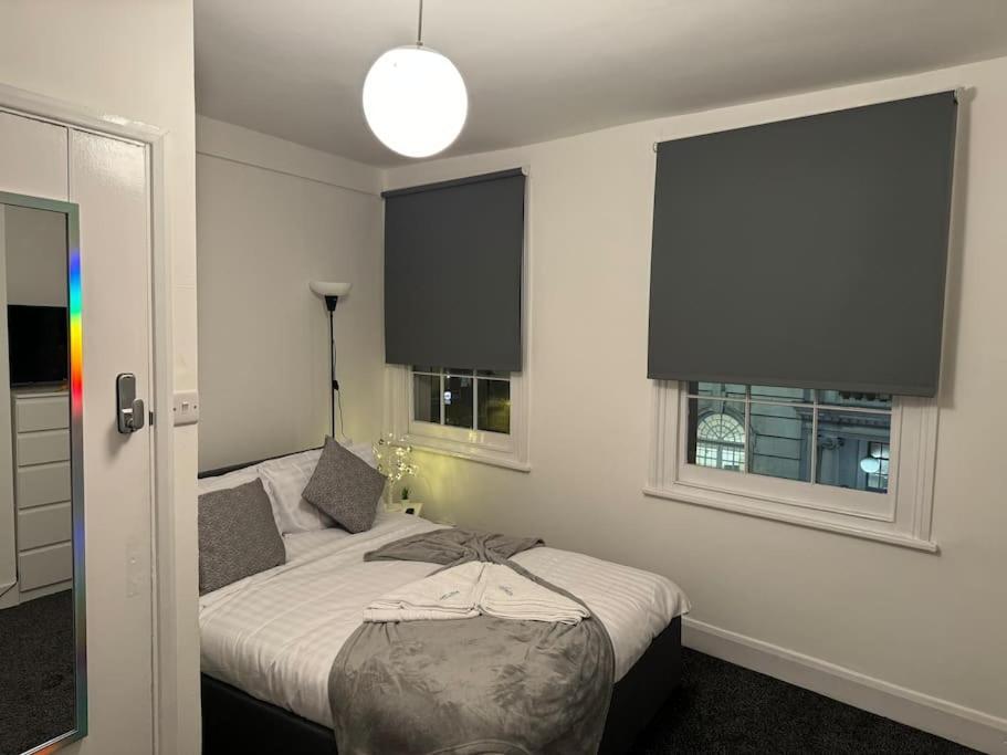 Room 4 • Double Bed In King'S Cross London Exterior photo